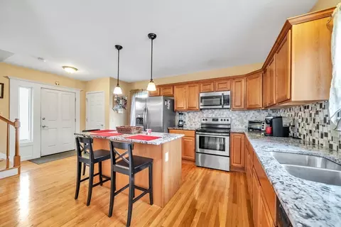 81 Jacob St, Chicopee, MA 01020 photo 13