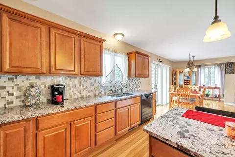 81 Jacob St, Chicopee, MA 01020 photo 17