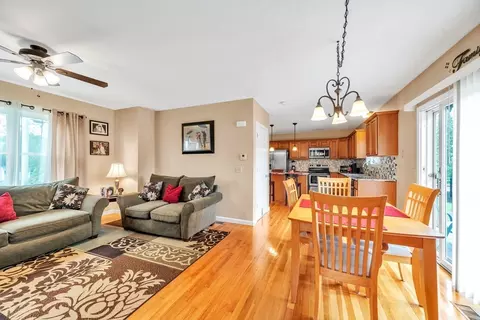 81 Jacob St, Chicopee, MA 01020 photo 3