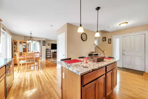 81 Jacob St, Chicopee, MA 01020 photo 15