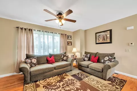 81 Jacob St, Chicopee, MA 01020 photo 4