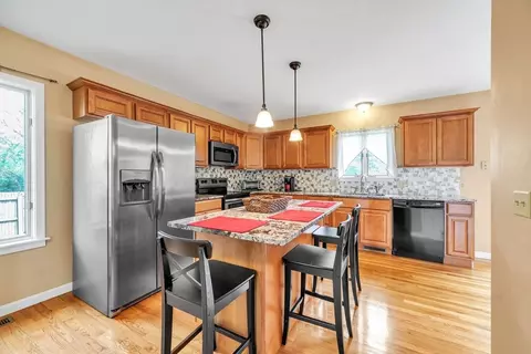 81 Jacob St, Chicopee, MA 01020 photo 12