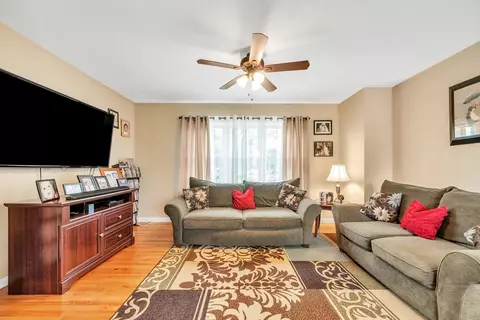 81 Jacob St, Chicopee, MA 01020 photo 9