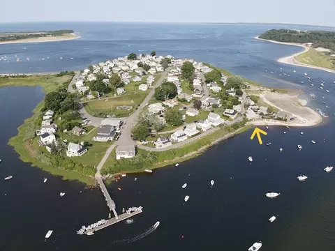 50 River Rd, Ipswich, MA 01938