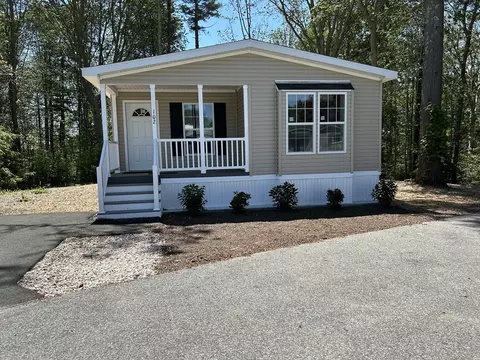 102 Maplewood Dr, Halifax, MA 02338