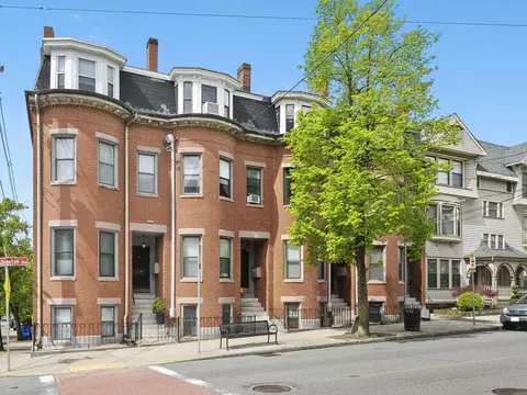 210 Washington Ave #4, Chelsea, MA 02150