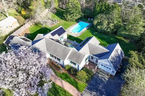 163 Pond View Dr, Barnstable, MA 02632