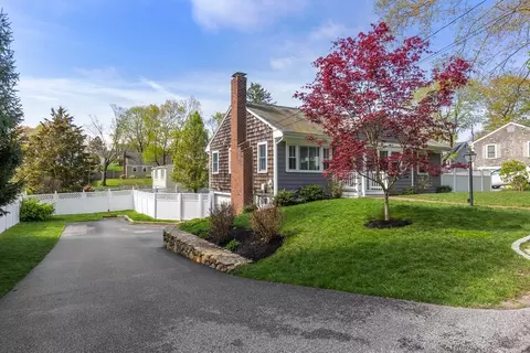 21 Linscott Rd, Hingham, MA 02043