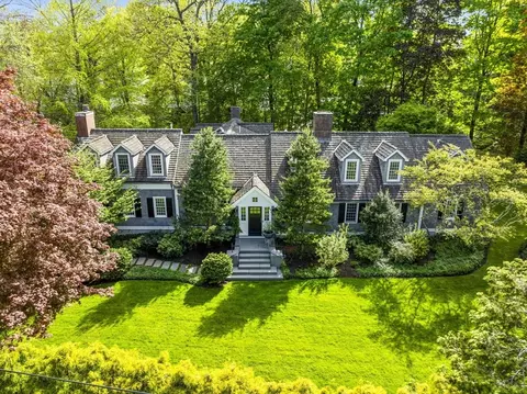 73 Ledgeways, Wellesley, MA 02481