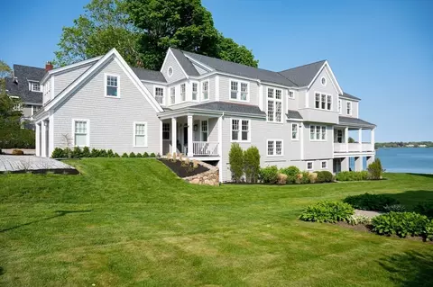 Exterior - 151 Downer Ave, Hingham, MA 02043 photo 2 of 4