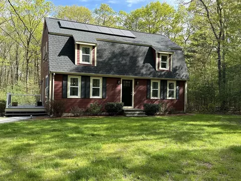 71 School St, Plainville, MA 02762