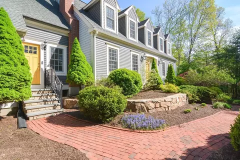 Exterior - 158 South St, Upton, MA 01568 photo 2 of 8