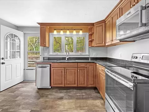 5 Rustic Dr, Worcester, MA 01609 photo 17