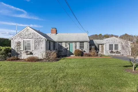 16 Short Beach Rd, Barnstable, MA 02632