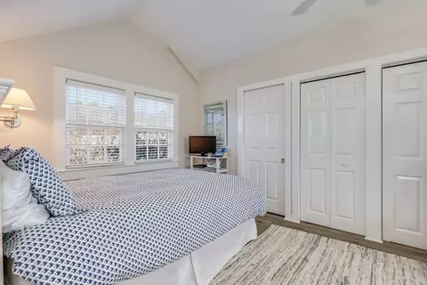 Bedroom - 16 Short Beach Rd, Barnstable, MA 02632 photo 4 of 5