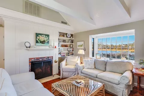 Living - 16 Short Beach Rd, Barnstable, MA 02632 photo 2 of 4
