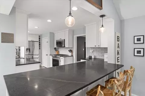 Kitchen - 576 Common St, Walpole, MA 02081 photo 7 of 9