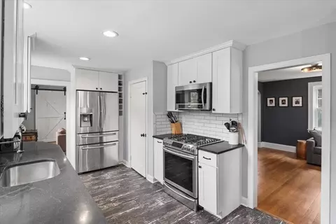 Kitchen - 576 Common St, Walpole, MA 02081 photo 4 of 9