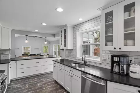 Kitchen - 576 Common St, Walpole, MA 02081 photo 6 of 9