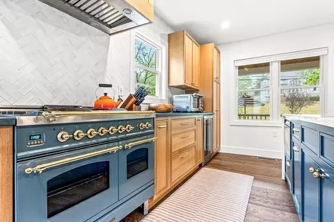 Kitchen - 15 Rustic Rd, Stoneham, MA 02180 photo 4 of 8