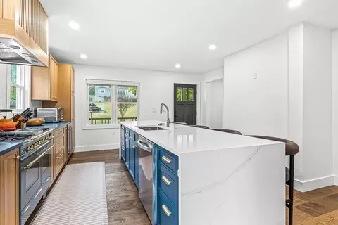 Kitchen - 15 Rustic Rd, Stoneham, MA 02180 photo 5 of 8