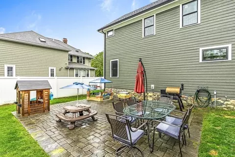 Exterior - 15 Rustic Rd, Stoneham, MA 02180 photo 7 of 7