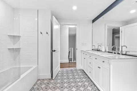 Bath - 15 Rustic Rd, Stoneham, MA 02180 photo 3 of 6