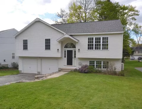 11 Simone St, Worcester, MA 01604