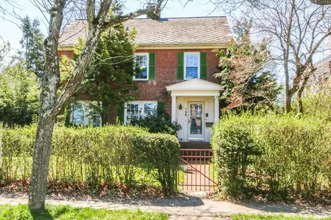 146 Allyn St, Holyoke, MA 01040