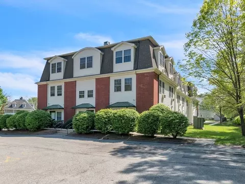 2 Mechanic St #Q, Easthampton, MA 01027