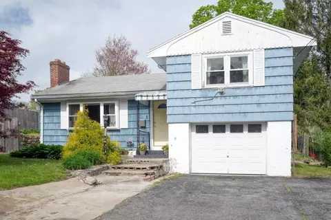 3 Clinton St, Taunton, MA 02780