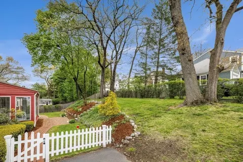 Exterior - 27 Longfellow Rd, Reading, MA 01867 photo 9 of 12