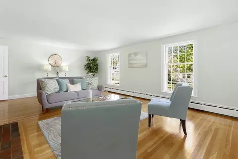Living - 27 Longfellow Rd, Reading, MA 01867 photo 2 of 5