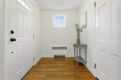 Entry Way - 27 Longfellow Rd, Reading, MA 01867 photo 2 of 2