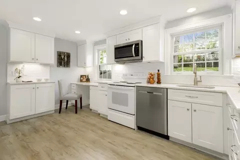 Kitchen - 27 Longfellow Rd, Reading, MA 01867 photo 3 of 6