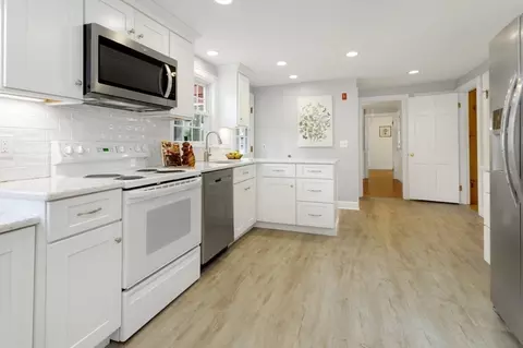 Kitchen - 27 Longfellow Rd, Reading, MA 01867 photo 6 of 6