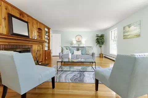 Living - 27 Longfellow Rd, Reading, MA 01867 photo 3 of 5