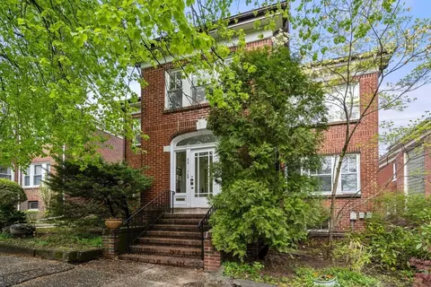 66 Lawton St #1, Brookline, MA 02446