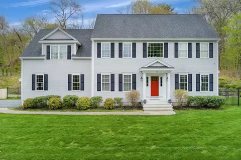 11 Assabet St, Stow, MA 01775