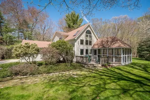 14 Appaloosa Ln, Hamilton, MA 01982