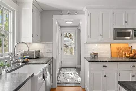 37 Birch St, Marblehead, MA 01945 photo 10
