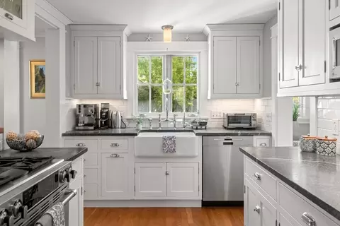 37 Birch St, Marblehead, MA 01945 photo 14