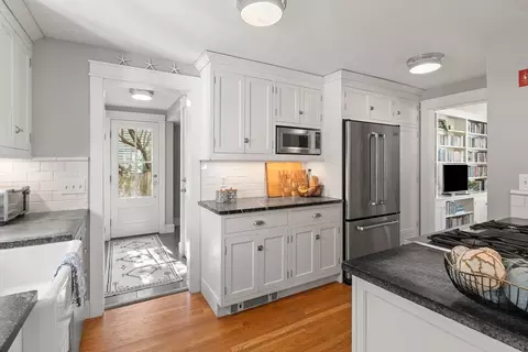 37 Birch St, Marblehead, MA 01945 photo 11