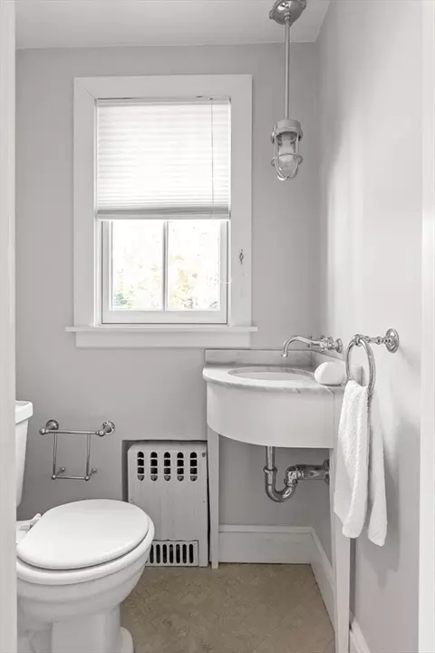 37 Birch St, Marblehead, MA 01945 photo 17