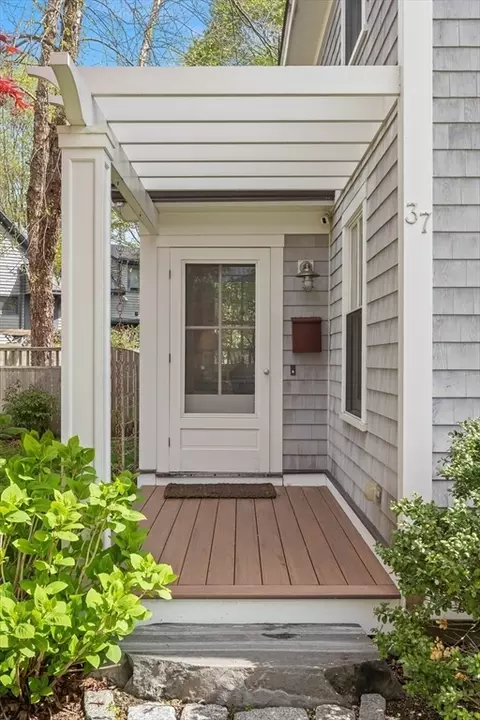 37 Birch St, Marblehead, MA 01945 photo 3
