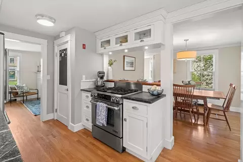 37 Birch St, Marblehead, MA 01945 photo 13