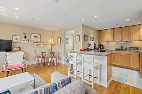 383 Commercial St #8, Provincetown, MA 02657