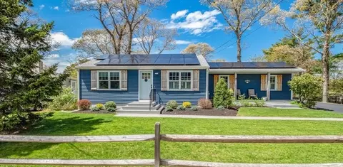 71 Cape Cod Ave, Plymouth, MA 02360
