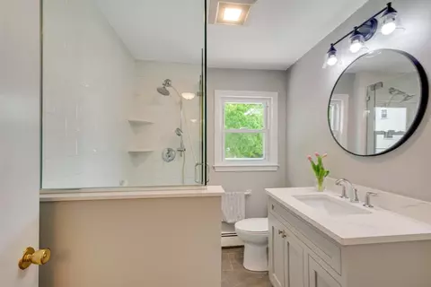 Bath - 100 West St, Reading, MA 01867 photo 2 of 4
