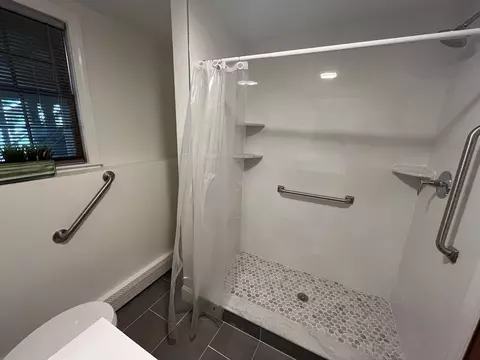 Bath - 100 West St, Reading, MA 01867 photo 4 of 4
